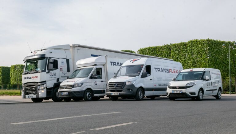 quatre camions de la société transflex