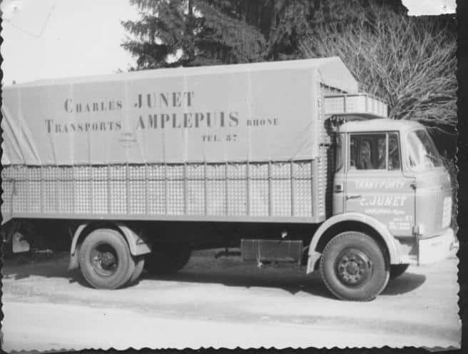 Véhicule de transport de marchandise des Transports JUNET au 19ème siècle