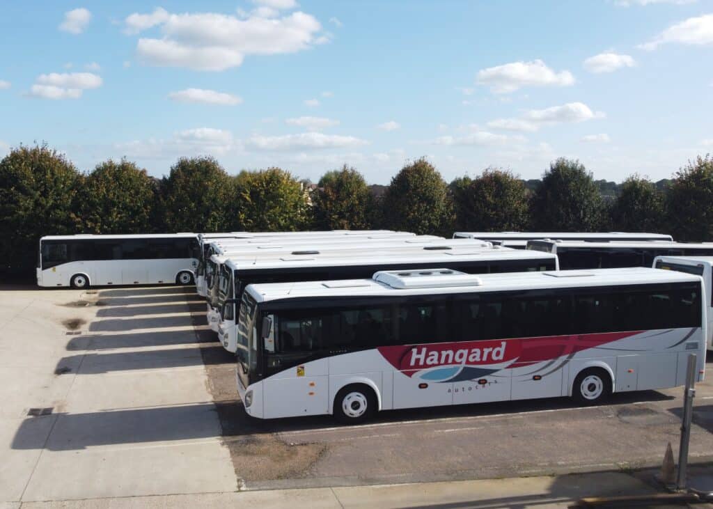 rangée d'autocars Hangard