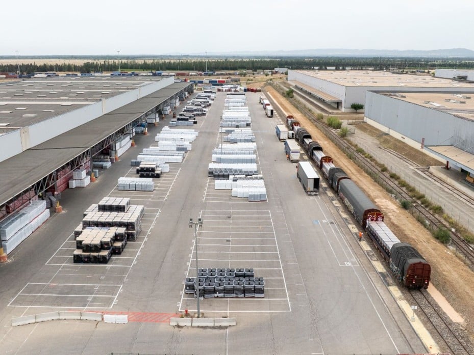 o Mise en place de livraisons en train directement depuis nos usines Evian et Volvic vers l'entrepôt de Carrefour à Grans