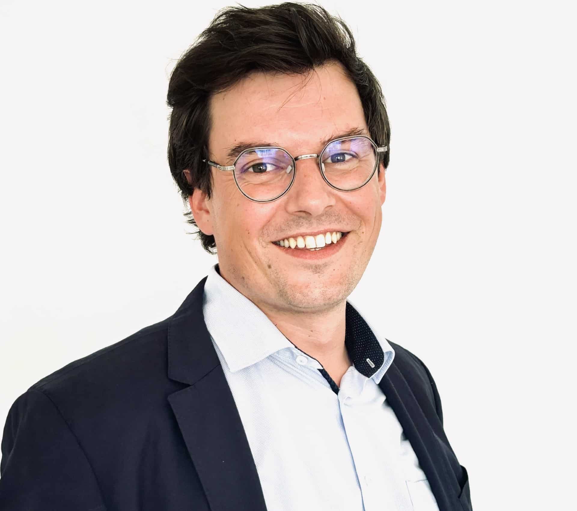 Louis MAZARS, Directeur commercial d'autocars Hangard