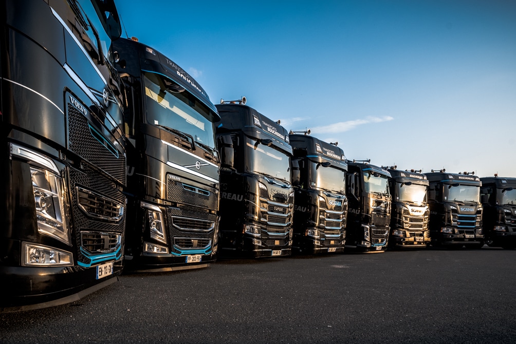 plusieurs camion du transporteur BOUCHEREAU