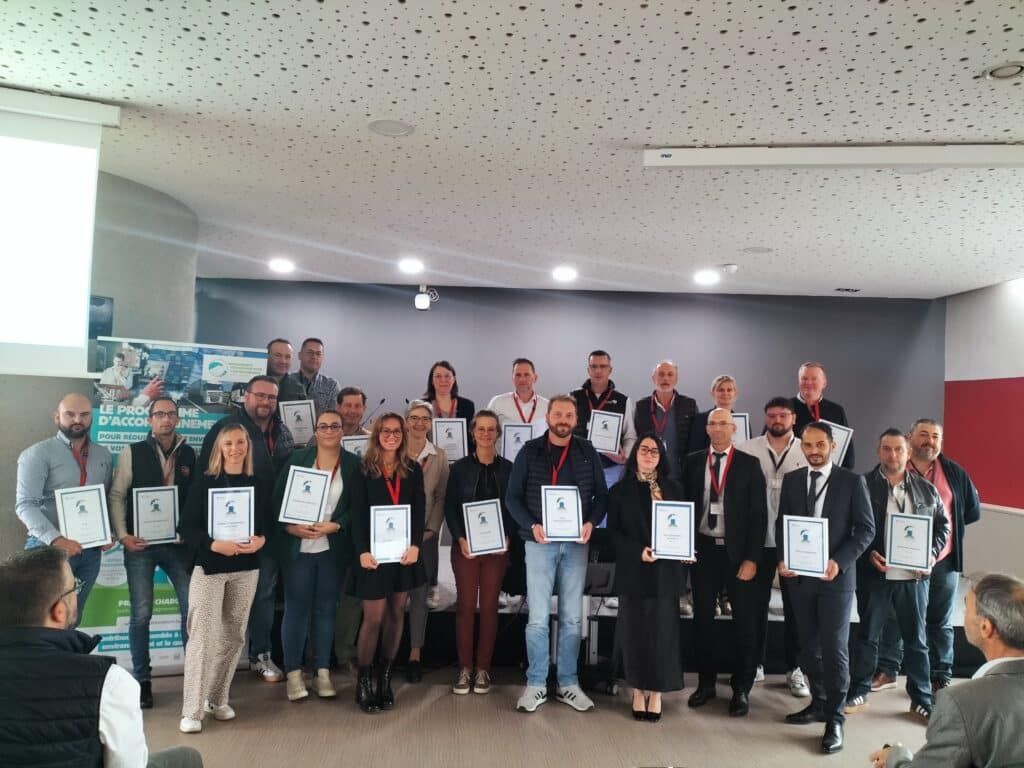 photo de groupe des entreprises engagées lors de la remise de chartes Objectif CO2 2025 en hauts-de-france