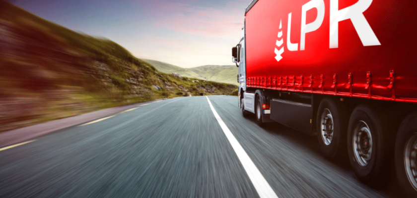 visuel d'un camion LPR sur la route