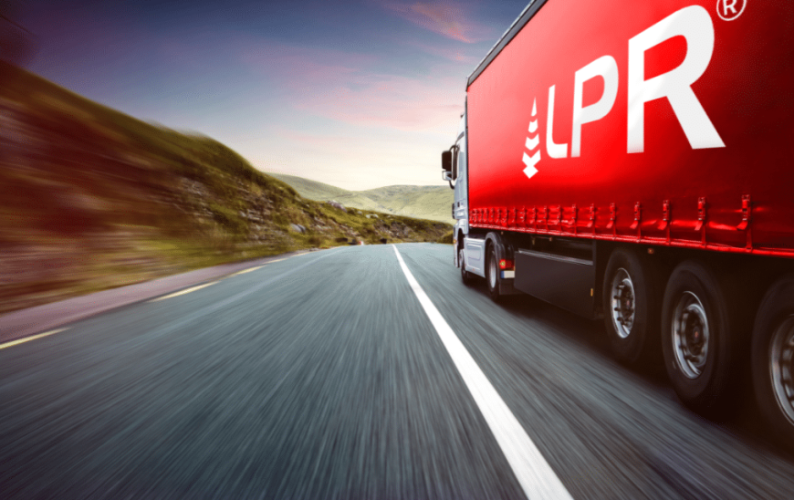 visuel d'un camion LPR sur la route