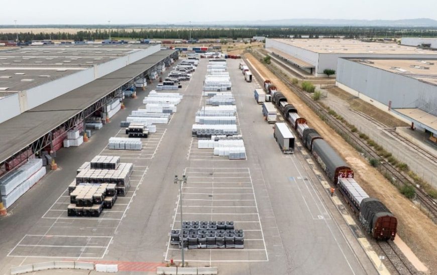 o Mise en place de livraisons en train directement depuis nos usines Evian et Volvic vers l'entrepôt de Carrefour à Grans