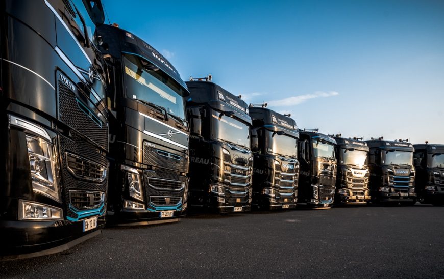 plusieurs camion du transporteur BOUCHEREAU